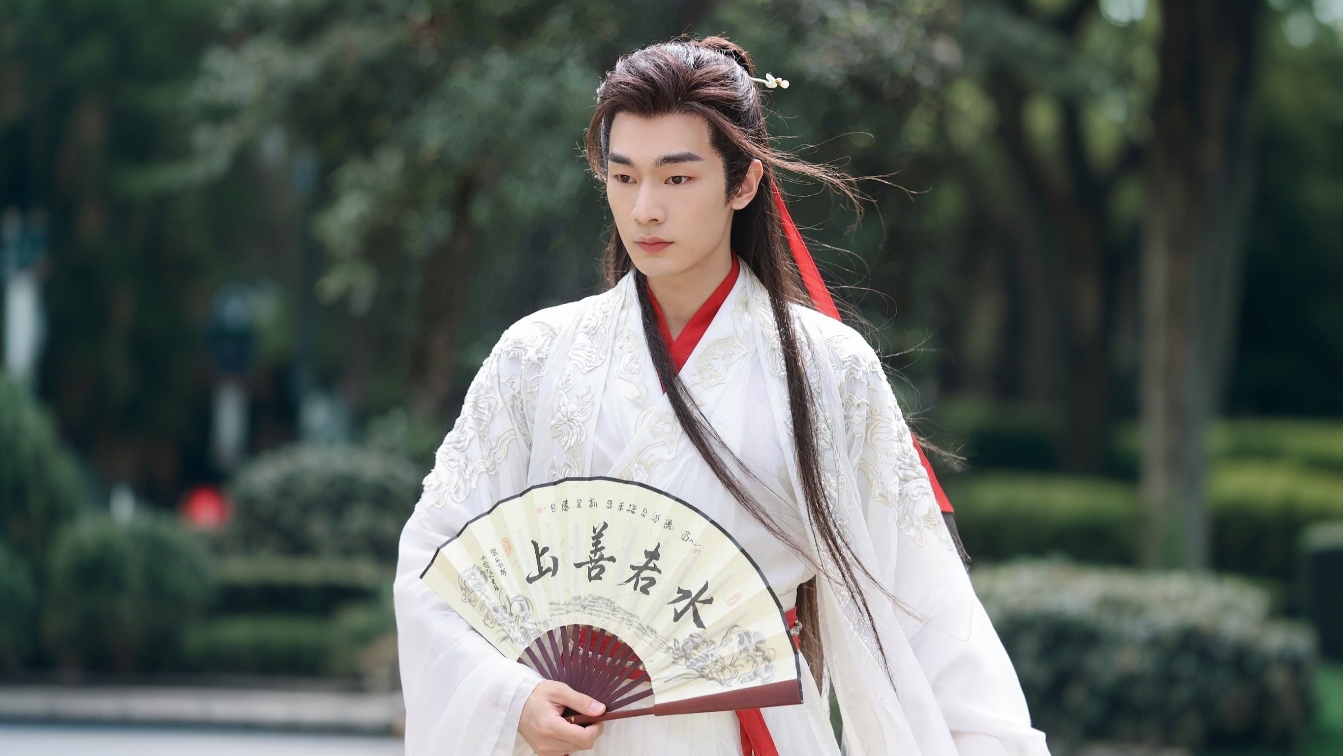 少问别人为什么，多问自己凭什么